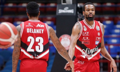 Κορονοϊός: Ο «πονοκέφαλος» συνεχίζεται για την Αρμάνι