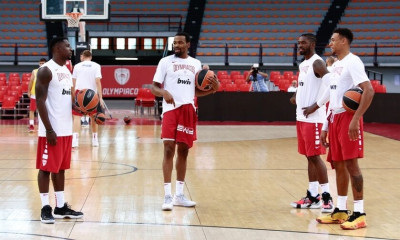 Πρώην παίκτης του Ολυμπιακού ειρωνεύεται την... πιθανότητα επιστροφής του (photos)