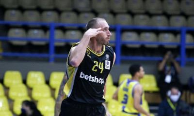 Λοτζέσκι: «Μπορεί το πρωτάθλημα η ΑΕΚ»