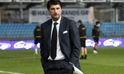 AEK: Ματιές για μπακ