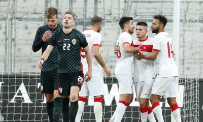 Συναγερμός στο Τουρκία-Κροατία: Έπαιζε ένα ημίχρονο με θετικό τεστ σε κορονοϊό (photos)