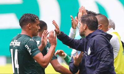 Χαμός με Φερέιρα: Τα έβαλε με τον διαιτητή και αποβλήθηκε (video+photos)