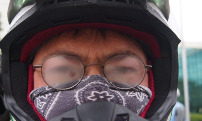 Αυτό είναι το κόλπο για να μην θολώνουν τα γυαλιά σας με τις μάσκες (photos+video)