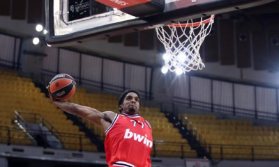 Euroleague: Ο ΜακΚίσικ το κάρφωμα της βραδιάς (video)