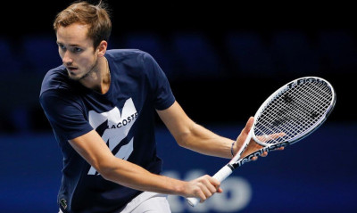 ATP Finals: Ο Μεντβέντεφ άνετα 2-0, μπαίνει στον δρόμο του Τζόκοβιτς (videos+photos)