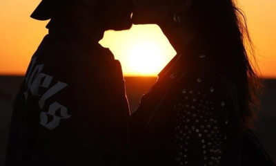 Σύζυγος γνωστού ποδοσφαιριστή δήλωσε: «Είναι πρωταθλητής στο κρεβάτι» (vid)