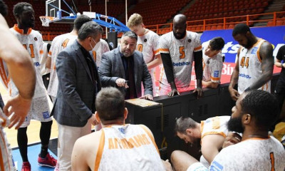 Γιατράς: «Αυτά που βιώνει η κοινωνία μας είναι το χειρότερο, όχι αυτά που περνάει η ομάδα»