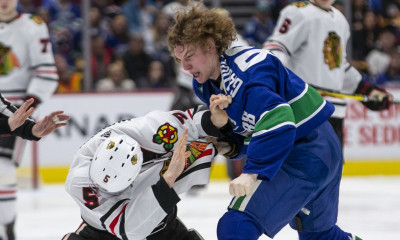 Πανικός σε γάμο - Παίκτης του χόκεϊ κλώτσησε στη μούρη τη νύφη με καρατιά! (photos+video)