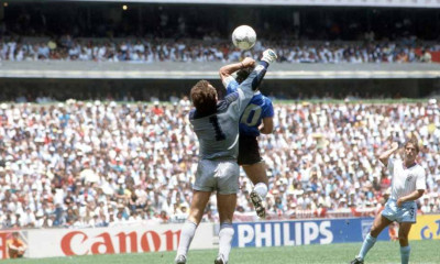 Ντιέγκο Μαραντόνα: Η ημέρα που έκανε έξαλλο τον σερ Μπόμπι Ρόμπσον (video+photos)