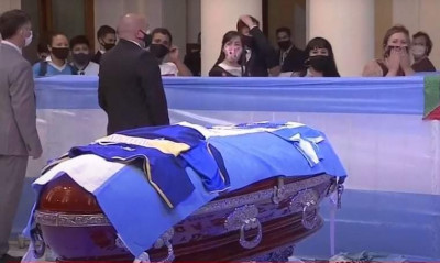 Κηδεία Μαραντόνα: Πότε θα γίνει και πού θα είναι η τελευταία του κατοικία (photos)