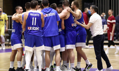 Το εθνόσημο δεν είναι ούτε αγγαρεία, ούτε μικροπολιτική!