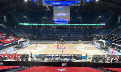 Διαιτητής έριξε μπουνιά σε προπονητή! (video)