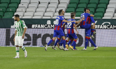 La Liga: Η Εϊμπάρ εκτέλεσε την Μπέτις στη Σεβίλλη! (video+photos)