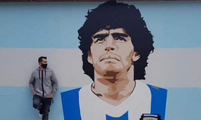 Ηλίας Στύλος στο Onsports: «Με οδηγούσε το χέρι του θεού στο γκράφιτι του Μαραντόνα» (photos)