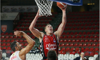 Ξέσπασε στην Βαρέζε η Αρμάνι Μιλάνο (photos)