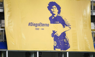 Ντιέγκο Μαραντόνα: Μπαίνει στο σήμα της Μπόκα Τζούνιορς (photos)