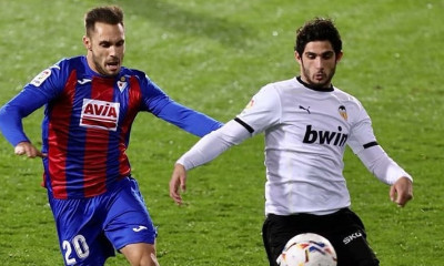 La Liga: Η Βαλένθια δέχθηκε μπλόκο κι από την Εϊμπάρ (video+photos)