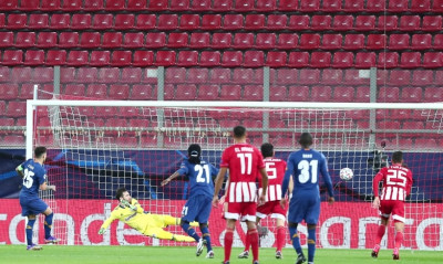 Ολυμπιακός-Πόρτο: Φάση-μπάχαλο με δοκάρι, χέρι και γκολ με πέναλτι (video)