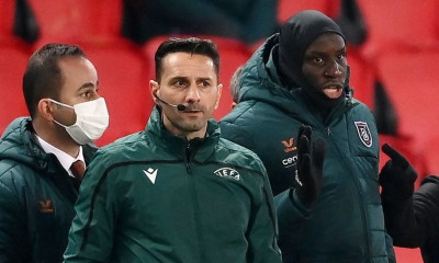 Παρί Σεν Ζερμέν - Μπασάκσεχιρ: Σωματοφύλακες έκαναν ντου στα αποδυτήρια για τον διαιτητή (photos)