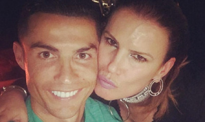 Προκαλεί η αδερφή του Ρονάλντο, με τον Μέσι γονατιστό μπροστά του (photos)