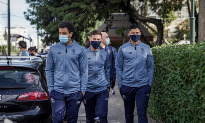 Ολυμπιακός-Πόρτο: Η βόλτα των «δράκων» στην Αθήνα (photos+video)