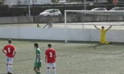 Αυτή είναι η απίθανη απόκρουση πέναλτι που έγινε viral (video+photos)