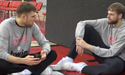 Ο Βεζένκοβ και η ΚΑΕ Ολυμπιακός δίνουν λύση για τις γιορτινές αγορές (video)