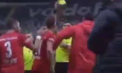 H αποβολή της χρονιάς: Το κινητό που άναψε «φωτιές» στην Τουρκία! (photos+video)