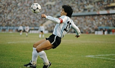 Ντιέγκο Μαραντόνα: Με τον «Θεό» το τελευταίο πρωτοσέλιδο του 2020 της Mundo Deportivo