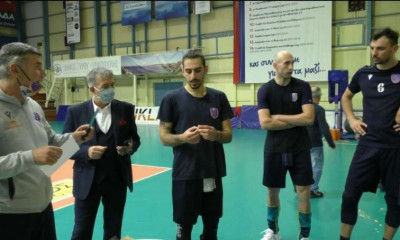 Φοίνικας Σύρου: Το φλουρί στους φροντιστές (video)