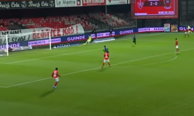 Πήγε να γράψει ιστορία - Στο δοκάρι το... αυτογκόλ του αιώνα (video)