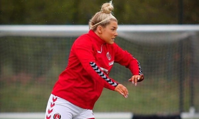 Παίκτρια της Τσάρλτον απολύθηκε από την ομάδα και έγινε πορνοστάρ (pics)