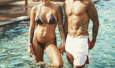 Σύζυγος ποδοσφαιριστή τραγούδησε τον Εθνικό Ύμνο της χώρας της με εσώρουχα (vid)