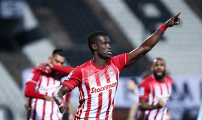 ΠΑΟΚ-Ολυμπιακός: Γκάφα ο Πασχαλάκης, σκόραρε ο Μπα - Το γκολ της ισοφάρισης (video)