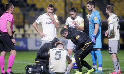 Αρης-ΑΕΚ: Η στιγμή του τραυματισμού του Νεντελτσεάρου - Στα βαθιά ο Λάτσι (video+photos)