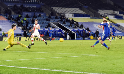 Premier League: Καλπάζει η Λέστερ, προσπέρασε τη Λίβερπουλ! (video+photos)