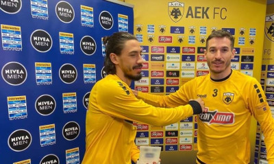 ΑΕΚ: Βραβεύτηκε ο Σιμόες για το γκολ με την ΑΕΛ (video)