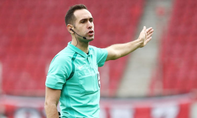 Super League: Ο Κλάτενμπεργκ πέταξε εκτός ορισμών τον Παπαπέτρου μετά το Περιστέρι