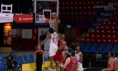 Αρμάνι Μιλάνο-Ολυμπιακός: Το τρομερό κάρφωμα του ΜακΚίσικ στα… μούτρα του Χάινς (video)