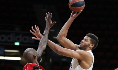 Euroleague: Το κάρφωμα της βραδιάς από τον Ταβάρες (video)