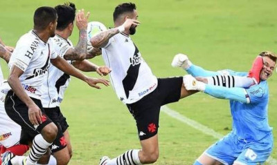 Τον σακάτεψε! «Δολοφονική» σκαριά στο πρόσωπο του τερματοφύλακα (video+photos)