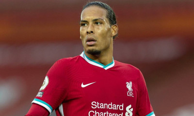 Λίβερπουλ: «Δένει» τον Φαν Ντάικ (photos+video)