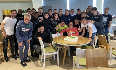 Παναθηναϊκός: Εσβησαν κεράκια και τραγούδησαν τον ύμνο (video)