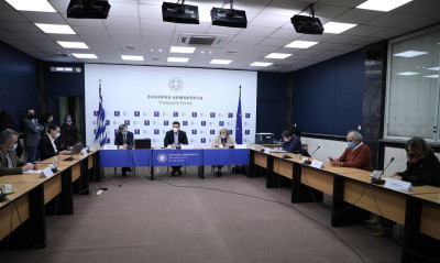 Lockdown: Συνεχίζεται το θρίλερ - Καθυστερεί η ενημέρωση για τα μέτρα από τον Χαρδαλιά