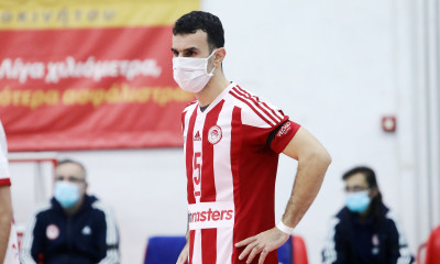 Volley League: Έγραψε ιστορία και αγωνίστηκε με… μάσκα παίκτης του Ολυμπιακού (video+photos)