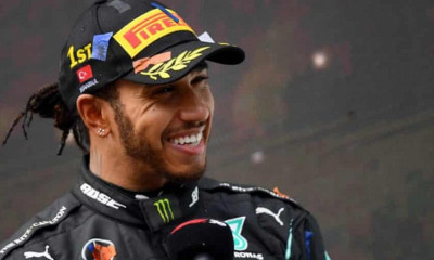 Επίσημο: Μένει στην Mercedes ο Χάμιλτον