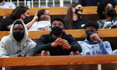 Γιάννης Αντετοκούνμπο: Περήφανος χαζομπαμπάς - Έτσι γιόρτασε τα πρώτα γενέθλια του γιου του (photos)