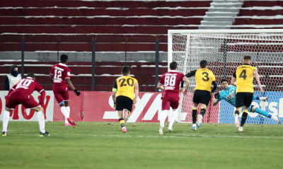 «Θα το πιάσει!» - Η ατάκα για το πέναλτι και το δραματικό φινάλε στο ΑΕΛ-ΑΕΚ (video)