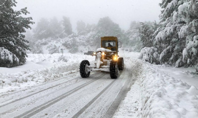 «Μήδεια»: Χιονίζει παντού στην Αθήνα - Αναμένεται δύσκολη νύχτα
