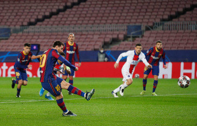 Champions League: Το πέναλτι που έβαλε «φωτιά» στο Μπαρτσελόνα-Παρί και τα γκολ Μέσι και Μπαπέ